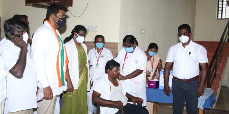 கொரோனா வைரஸ் நோய்தொற்று தடுப்பு பணிகள் குறித்து முதலூர் ஆரம்ப சுகாதார மையத்தில் ஸ்ரீவைகுண்டம் எம்எல்ஏ ஊர்வசி அமிர்தராஜ் ஆய்வு