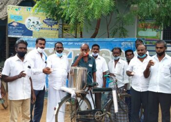 தூத்துக்குடி தெற்கு மாவட்ட காங்கிரஸ் கட்சியின் தலைவர் ஊர்வசி அமிர்தராஜ் எம்எல்ஏ அறிவுரைப்படி சாயர்புரம் நகர காங்கிரஸ் தலைவர் ஜேக்கப் தலைமையில் கபசுரக் குடிநீர் வழங்கும் நிகழ்வு