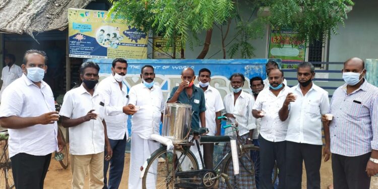 தூத்துக்குடி தெற்கு மாவட்ட காங்கிரஸ் கட்சியின் தலைவர் ஊர்வசி அமிர்தராஜ் எம்எல்ஏ அறிவுரைப்படி சாயர்புரம் நகர காங்கிரஸ் தலைவர் ஜேக்கப் தலைமையில் கபசுரக் குடிநீர் வழங்கும் நிகழ்வு