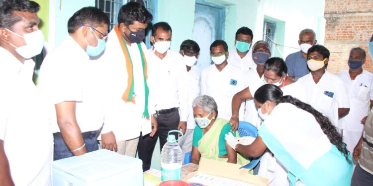 கொரானா தடுப்பூசி முகாம்களை‌ மின்னல் வேகத்தில் செய்து வருகிறார் ஸ்ரீவை. எம்.எல்.ஏ ஊர்வசி அமிர்தராஜ் 