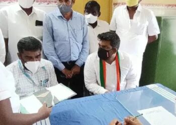 செவிலியர்கள் கோரிக்கை படி ஊர்வசி அமிர்தராஜ் எம்எல்ஏ ஏற்பாட்டில் ஸ்ரீவைகுண்டத்தில் இருந்து தூத்துக்குடிக்கும் அரசு பஸ்