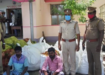 எட்டயாபுரம் பகுதியில் ரூ. 7 லட்சம் மதிப்புள்ள 420கிலோ புகையிலை பொருட்களை மினி லாரியில் கடத்திய 2 பேர் கைது –