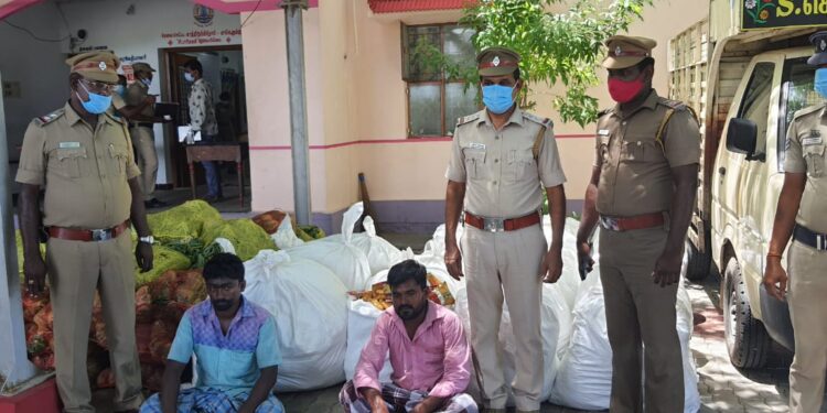 எட்டயாபுரம் பகுதியில் ரூ. 7 லட்சம் மதிப்புள்ள 420கிலோ புகையிலை பொருட்களை மினி லாரியில் கடத்திய 2 பேர் கைது –