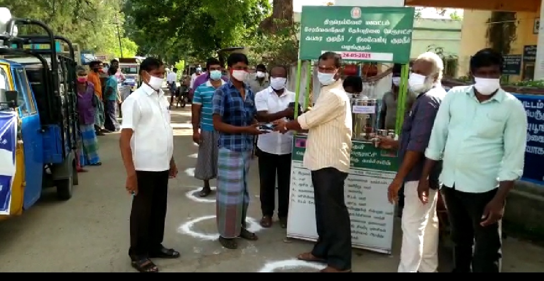 சேரன்மகாதேவியில் நடமாடும் காய்கறி விற்பனை மையம் துவக்கம்