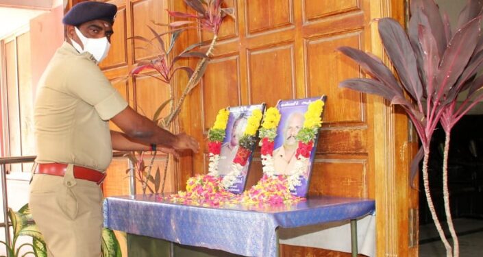பணியின்போது உடல்நலக்குறைவு காரணமாக மரணம் அடைந்த காவலர்களுக்கு மலர்தூவி அஞ்சலி செலுத்திய மாவட்ட எஸ்‌‌‌.பி