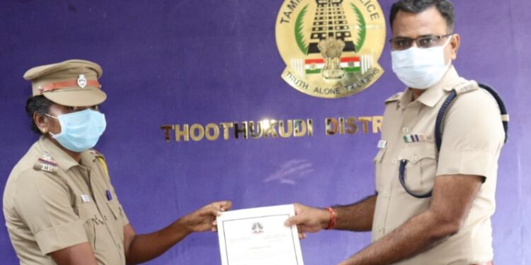 சிறப்பாக பணியாற்றிய காவல் துறையினருக்கு எஸ்பி ஜெயக்குமார் வெகுமதி மற்றும் பாராட்டுச்சான்றிதழ்