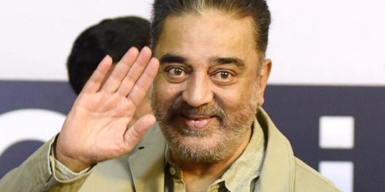 மகேந்திரன், ஒரு துரோகி என்று மக்கள் நீதி மய்யம் கட்சி தலைவா் கமல்ஹாசன் தெரிவித்துள்ளாா்.