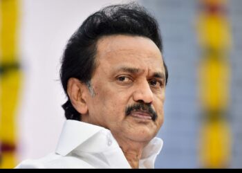 கரோனா தடுப்புப் பணியில் தனியார் மருத்துவமனைகள் முழுமையாக முழுமையாக ஈடுபட வேண்டும் என்று மு.க.ஸ்டாலின் உத்தரவிட்டுள்ளார்.