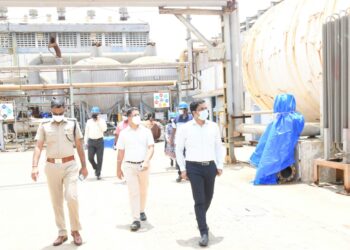 தூத்துக்குடி ஸ்டெர்லைட் ஆலையில்  ஆக்சிஜன் உற்பத்தி கூடத்தில் கண்காணிப்பு குழுவினர் திடீர் ஆய்வு!! மின் இணைப்பு உடனடியாக கிடைக்குமா என பல்வேறு அமைப்பினர் எதிர்பார்ப்பு