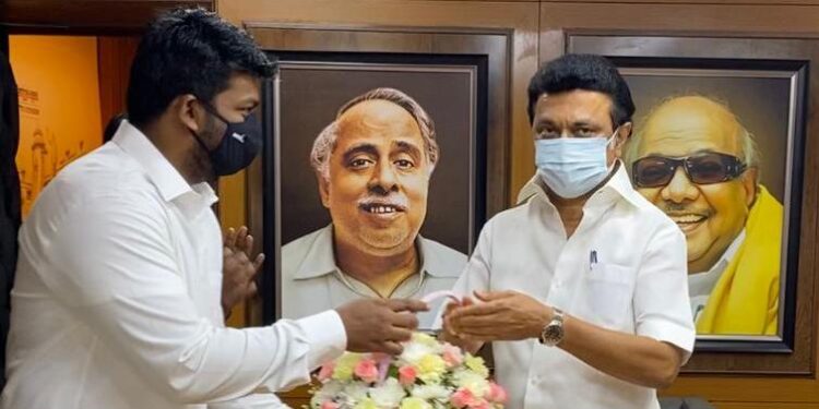 தமிழக முதல்வர் மு.க . ஸ்டாலினை சந்தித்து வாழ்த்து பெற்றார் ஸ்ரீவைகுண்டம் எம்எல்ஏ ஊர்வசி அமிர்தராஜ்!!