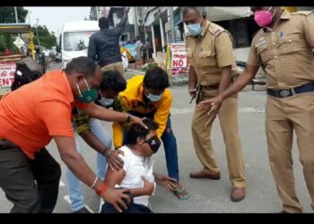 கொடைக்கானலில் கொரோனா குறித்து போலீசார் நூதன விழிப்புணர்வு நிகழ்ச்சி!!  பொதுமக்கள் சார்பில் கொடைக்கானல் போலீசாருக்கு குவியும் பாராட்டுக்கள்