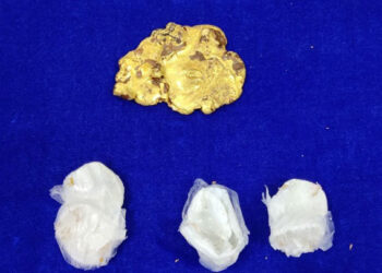 கடத்தி வரப்பட்ட ரூ.28 லட்சம் மதிப்பிலான 578 கிராம் தங்கத்தை சுங்கத்துறை அதிகாரிகள் பறிமுதல்