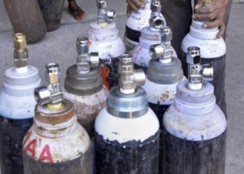 இஸ்ரோ விண்வெளி ஆராய்ச்சி மையத்தில் இருந்து 8 டன் ஆக்சிஜன் நெல்லை கொண்டு வரப்பட்டது.