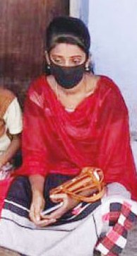 கணவர் வீட்டின் முன்பு மனைவி தர்ணா