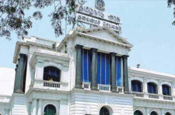 முழு ஊரடங்கு காலத்தில் ஏற்றுமதி செய்ய 8 மாவட்டங்களை தவிர பிற மாவட்டங்களில் 50 சதவீத பணியாளர்களுடன் செயல்பட அனுமதி