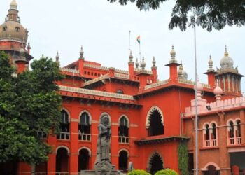 வேலை பெறுவதற்காக மதம் மாறியிருப்பது தெரியவந்தால்,  உடனடியாக பணி நீக்கம் செய்ய வேண்டும் என சென்னை உயா்நீதிமன்றம் உத்தரவு