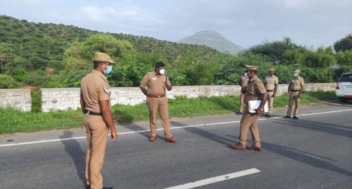சேலம்‌‌‌ செல்லும் தேசிய நெடுஞ்சாலையில் விபத்தில் 3பேர் பலி – டி.ஐ.ஜி மற்றும் மாவட்ட எஸ்.பி நேரில் ஆய்வு