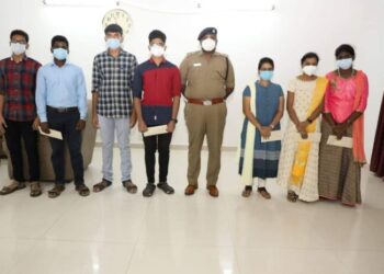 தர்மபுரி மாவட்ட போலீசாரின் குழந்தைகளுக்கு சிறப்பு கல்வி உதவி தொகை