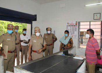 காவலர் குடியிருப்புகளில் விருதுநகர் மாவட்ட எஸ்‌‌‌.பி மனோகர் ஐ.பி.எஸ்‌‌‌ திடீர் ஆய்வு