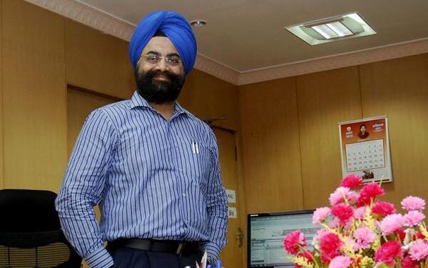 சென்னை மாநகராட்சி கமி‌ஷனர் ககன்தீப்சிங்பேடி, போலீஸ் கமி‌ஷனர் சங்கர் ஜிவால் கோயம்பேடு மார்க்கெட்டில் திடீர் ஆய்வு