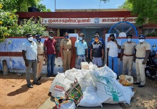 குலசேகரபட்டினம் அருகே புகையிலைப் பொருட்களை பதுக்கி வைத்திருந்த இருவர் கைது – ரூ. 1,50,000/- மதிப்பிலான 126 கிலோ புகையிலை பொருட்கள் பறிமுதல் –