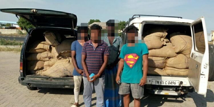 தூத்துக்குடியில் ரேசன் அரிசி கடத்திய 4 பேர் கைது – 3500 கிலோ எடையுள்ள 70 மூட்டை ரேசன் அரிசி, ஒரு ஆம்னி வேன், டாட்டா சுமோ கார் பறிமுதல்.