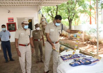 5 லட்சம் மதிப்புள்ள 440 கிலோ குட்கா பறிமுதல் – தூத்துக்குடி மாவட்‌‌‌ட எஸ்.பி பாராட்‌‌‌டு