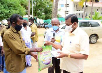 சகோ. மோகன் சி.லாசரஸ் தென்திருப்பேரை மற்றும் குரும்பூர் பகுதியில் ஆட்டோ ஓட்டுநர்கள் சுமார் 20 பேருக்கு உதவிகள் வழங்கினார்
