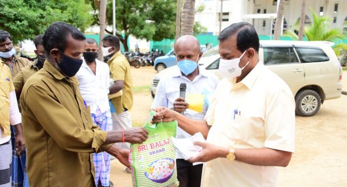 சகோ. மோகன் சி.லாசரஸ் தென்திருப்பேரை மற்றும் குரும்பூர் பகுதியில் ஆட்டோ ஓட்டுநர்கள் சுமார் 20 பேருக்கு உதவிகள் வழங்கினார்