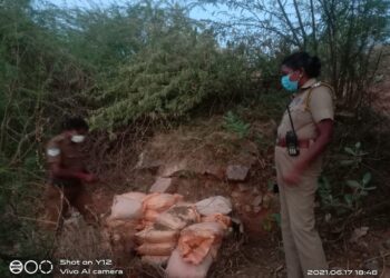 தூத்துக்குடி மாவட்டம் ஆழ்வார்திருநகரி தாமிரபரணி ஆற்றில் ஆற்றுமணல்களை திருட முயற்சி – சரியான நேரத்தில் சென்று தடுத்து நிறுத்திய காவல் ஆய்வாளர் ஜூடி