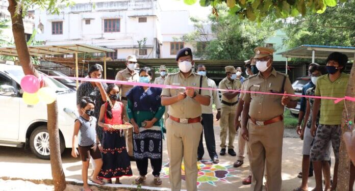 நாகர்கோவில் கணேசபுரத்தில் சிறுவர் பூங்கா மாவட்ட காவல் கண்காணிப்பாளர் பத்ரிநாரயணன் ஐ.பி.எஸ் திறந்து வைத்து சிறப்பித்தார்.