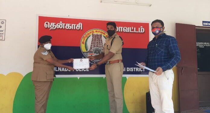 சிறப்பாக பணியாற்றிய 8, காவலர்களுக்கு மாவட்ட எஸ்‌‌‌.பி பாராட்டி சான்றிதழ் வழங்கினார்‌‌