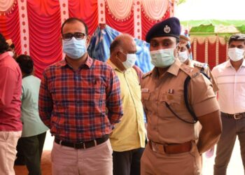 கோவை மாவட்ட எஸ்.பி செல்வநாகரத்தினம் முன்னிலையில் போலீசாரின் குடும்பத்தினருக்கு இன்‌‌‌று தடுப்பூசி