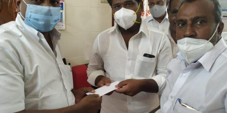 திருவாடானை எம்எல்ஏ கரு. மாணிக்கம் அவர்களிடம் திருவாடானை யூனியன் சேர்மேன், மற்றும் எஸ்.பி பட்டினம் ஊராட்சி மன்ற தலைவர் சார்பில் கோரிக்கை மனு அளிக்கப்பட்டது