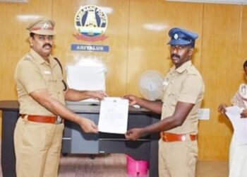 அரியலூர் மாவட்டம் பெரியாத்துகுறிச்சி மாவட்ட எல்லைச் சோதனை சாவடியில் தீவிர வாகன சோதனை – லாரியில் மதுபாட்டில்கள் கடத்தி வந்த கும்பல் கைது