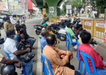 அறிவுறைகள் வழங்கி கொரோனா பெருந்தொற்றிலிருந்து மக்களை மீட்ட சென்னை பெருநகர காவல் ஆணையர் சங்கர்ஜிவால்