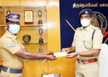 திருநெல்வேலி மாவட்டத்தில் கடந்த வாரம் சிறப்பாக பணியாற்றிய 13 காவல்துறையினர்க்கு மாவட்ட எஸ்.பி வெகுமதி வழங்கி பாராட்டினார்.