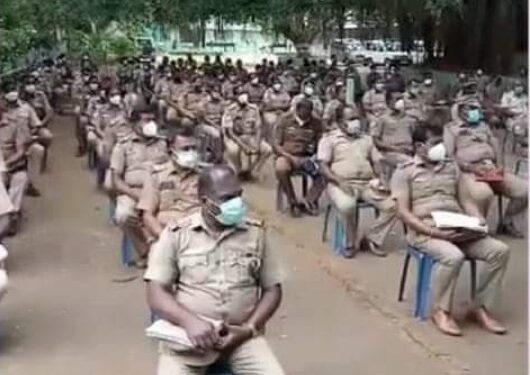 போலீசார் பொதுமக்களிடம் மரியாதையுடன் நடக்க வேண்டும் கிருஷ்ணகிரி எஸ்.பி அறிவுரைகளையும் வழங்கினார்.