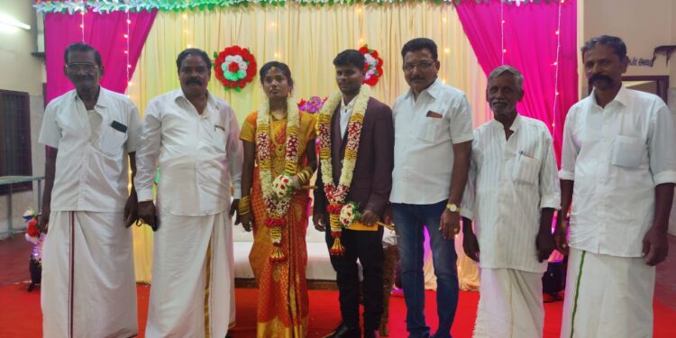 சென்னை மண்ணிவாக்கம், புதுநகர் ராமசந்திரன் இல்லத்திருமணவிழாவில் தலைமைச் செயலக பத்திரிகையாளர்கள் சங்க மாநில பொதுச்செயலாளர் சி.பி.கிருஷ்ணன் கலந்து கொண்டு மணமக்களை வாழ்த்தினார்.