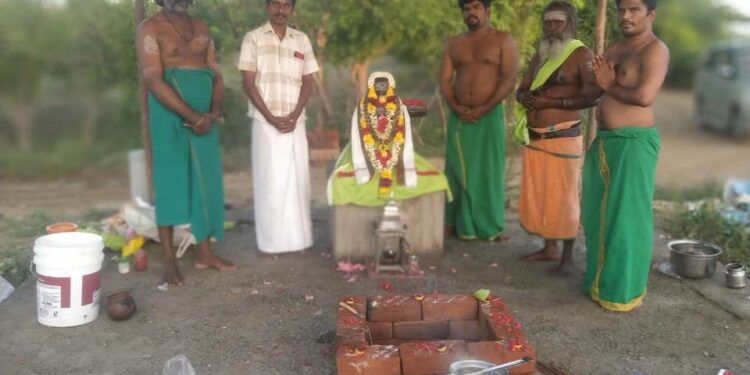 உலகத்தை அச்சுறுத்தும் கொரானா நோயில் இருந்து மக்களை காக்க பச்சை வேட்டி சடையாண்டி சித்தர் சுவாமி சன்னதியில் சிறப்பு யாக பூஜை