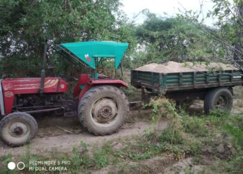 விளாத்திகுளம் பகுதியில் சட்டவிரோதமாக ஆற்று மணல் அள்ளிய நபர்களுக்கு வலைவீச்சு – டிராக்டர் பறிமுதல்