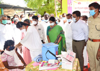 மாற்றுத்திறனாளிகள், மனவளர்ச்சி குன்றிய பெண்களுக்கு சிறப்பு கரோனா தடுப்பூசி போடும் பணியினை கனிமொழி எம்பி துவக்கி வைத்தார்