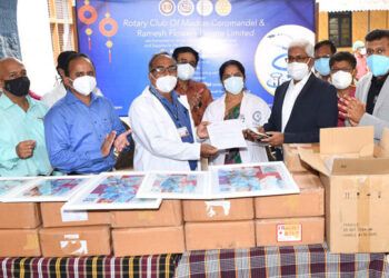 ரமேஷ் பிளவர் நிறுவனம் சார்பில் ரூ.12 லட்சம் மதிப்பிலான மருத்துவ உபகரணங்கள் தூத்துக்குடி அரசு மருத்துவமனைக்கு வழங்கப்பட்டது.