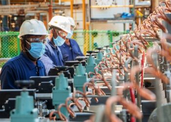 ஸ்டெர்லைட் ஆலையில் ரூ.11 கோடி செலவில் வாயு நிலையிலான ஆக்சிஜனை சிலிண்டர்களில் அடைக்கும் வசதி