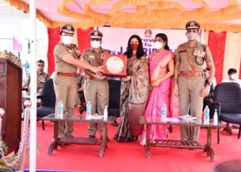 தமிழ்நாடு காவல் துறை தலைமை இயக்குநர் திரிபாதி பணி ஓய்வு பெறுவதையொட்டி, எழும்பூர் இராஜரத்தினம் விளையாட்டு மைதானத்தில் நடைபெற்ற பிரிவு உபச்சார விழா