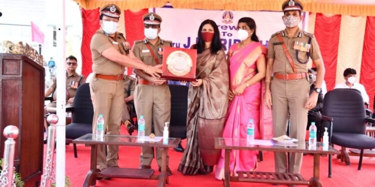 தமிழ்நாடு காவல் துறை தலைமை இயக்குநர் திரிபாதி பணி ஓய்வு பெறுவதையொட்டி, எழும்பூர் இராஜரத்தினம் விளையாட்டு மைதானத்தில் நடைபெற்ற பிரிவு உபச்சார விழா