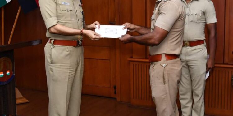 கத்தியைக் காட்டி மிரட்டி செல்போன் பறித்துக் கொண்டு தப்பிய 3 குற்றவாளிகளை கைது