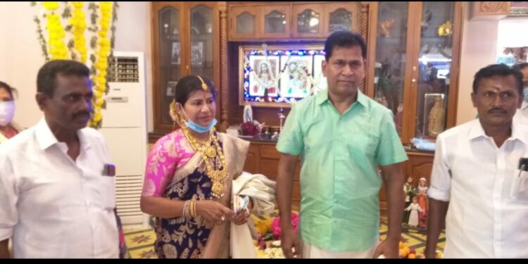 பிரபல தொழில் அதிபர் மார்ட்டின்- லீமா ரோஸ் இல்ல விழாவில் திருவாடனை பஞ்சாயத்து தலைவர் இலக்கியா ராமு உள்ளிட்ட முக்கிய பிரமுகர்கள் பங்கேற்பு