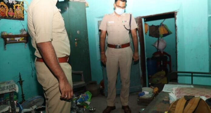 குலசேகரபட்டினம் பகுதியில் ஒருவர் கொலை – 3 பேர் கைது