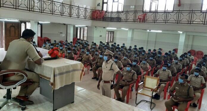 ஆயுதபடை காவலர்களின் குறைகளை கேட்டறிந்தார் மாவட்ட எஸ்.பி